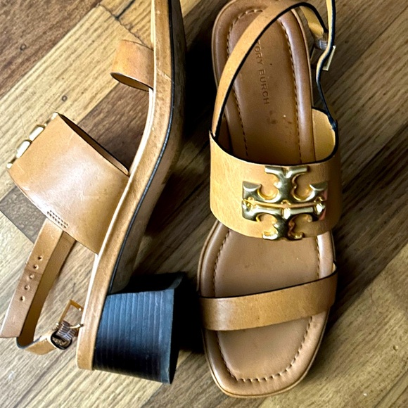 Tory Burch Miller Leather Heeled Sandal Large T inGold. - Picture 3 of 7